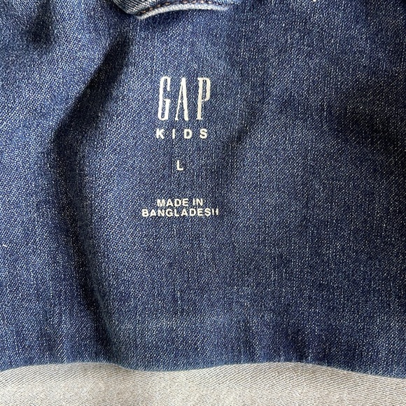 Gap kids denim jacket with snap buttons - Picture 2 of 4